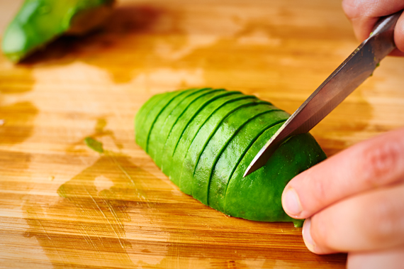 Snij de avocado in plakjes | Gezonde salade
