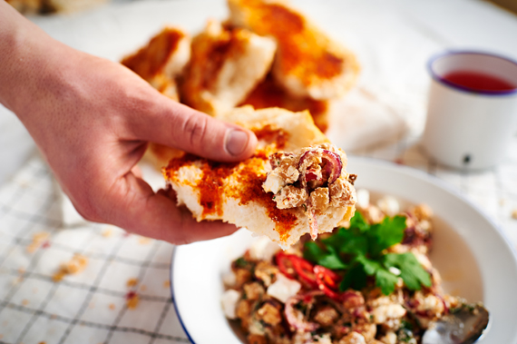 Kikkererwtensalade met feta en Turks brood | Puur Eten